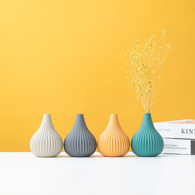 Daimon Creative Japanese Ceramic Mini Vase for Home Decor