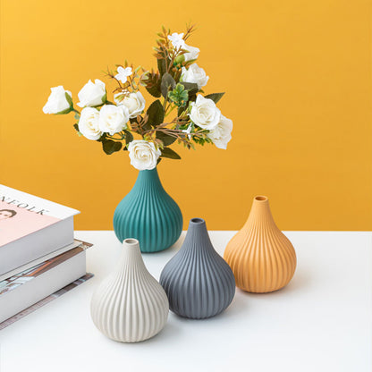 Daimon Creative Japanese Ceramic Mini Vase for Home Decor